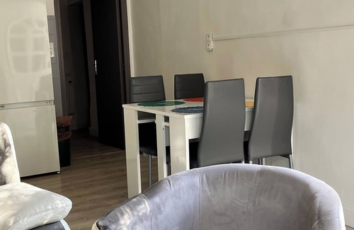 Quartier des Espesses House | Cozy Mazet Calme Near the City Center with Pool & Pet-Friendly