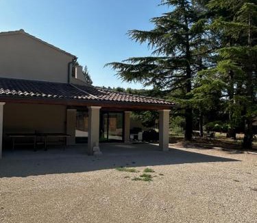Lagnes House | Relaxing Retreat at Mazet des Cèdres with Ocean Views