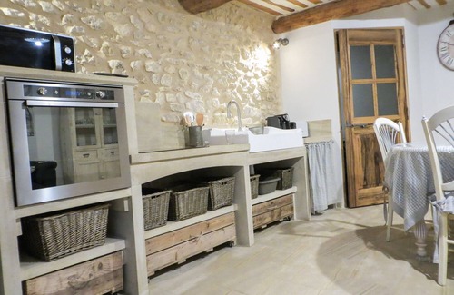 La Roque-sur-Pernes House | Recently Renovated Mazet in the Heart of Provence
