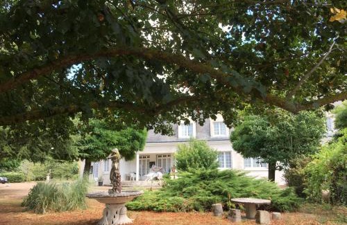 Reignac-sur-Indre Hotel | Budget-Friendly Stay at Mazmoura with Pool & Restaurant