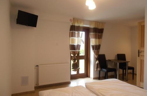 Mikolajki House | Family-Friendly Mazurski Zakątek Apartments with Kitchen