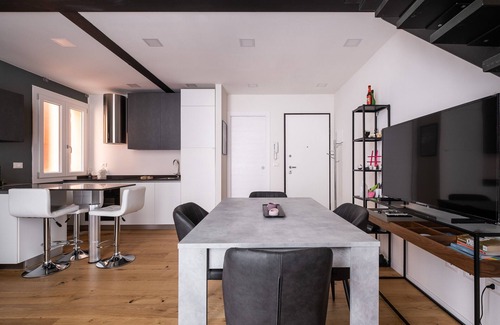 Santo Stefano Apartment | Elegant Mazzini Apartment: Guest Rated 9.4/10 & Family-Friendly