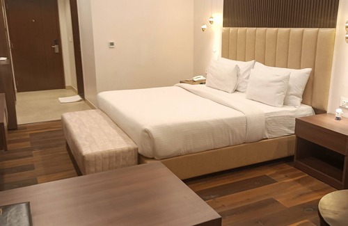 Moradabad Hotel | Inviting MB Greens Clarks Inn with Spa and Family Amenities
