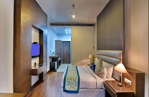 Moradabad Hotel | Inviting MB Greens Clarks Inn with Spa and Family Amenities