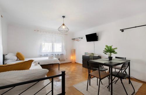 Neckarhausen Apartment | Family-Friendly Retreat at M B Homes Nürtingen