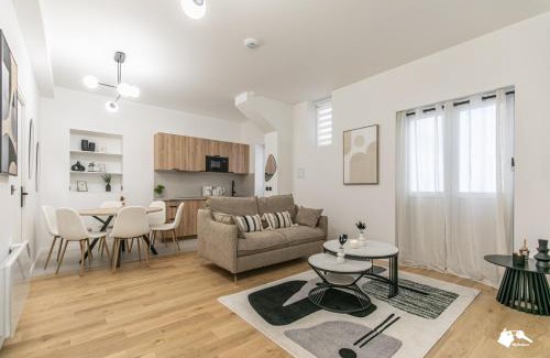 Quartier de Javel Apartment | Elegant Felix Faure Apartment near the Eiffel Tower