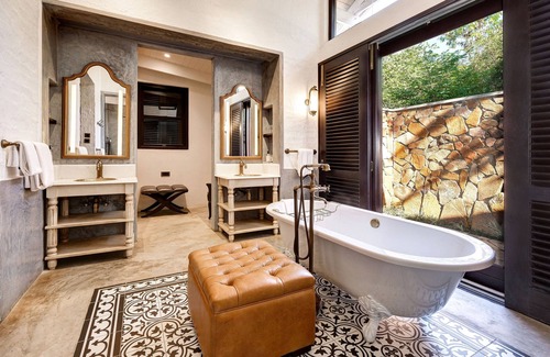 Victoria Falls Hotel | Elegant Mbano Manor Hotel Near Victoria Falls Awaits You