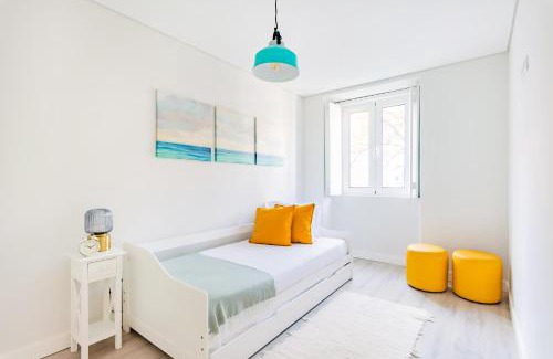 Lisbon Old Town Apartment | Inviting Lapa River View Duplex - Family-Friendly Stay