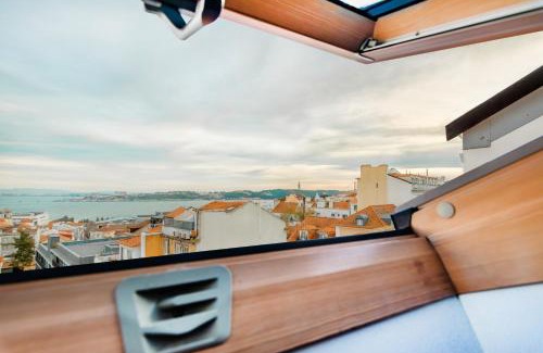 Lisbon Old Town Apartment | Inviting Lapa River View Duplex - Family-Friendly Stay