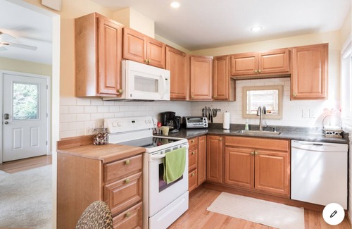 Woodstock House | Top-Rated MB's Guest House near Downtown Portland