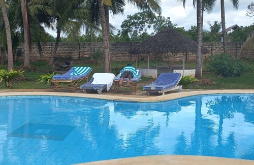 Diani Beach Villa | Relaxing Mbuyu Villa - Steps from the Beach with Pool