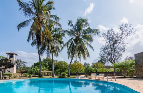 Diani Beach Villa | Relaxing Mbuyu Villa - Steps from the Beach with Pool