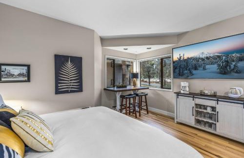 Century West House | Experience Comfort at MBV501B with Pool & Breakfast