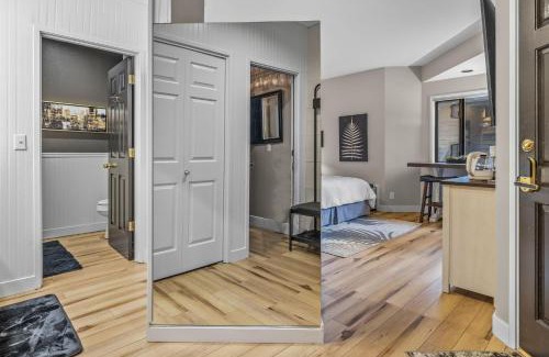 Century West House | Experience Comfort at MBV501B with Pool & Breakfast