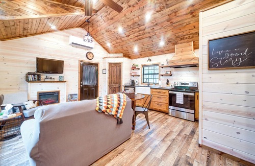 Blocker Cabin | Relaxing McAlester Vacation Rental with Private Hot Tub