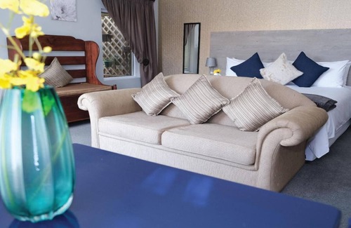 Windermere House | Relax at McAllisters on 8th: Family-Friendly with Pool