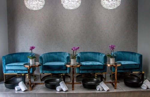Windermere House | Relax at McAllisters on 8th: Family-Friendly with Pool