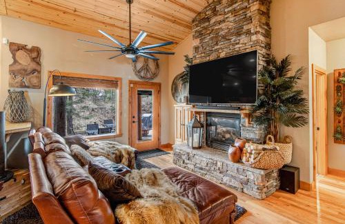 McCall House | Pet-Friendly Retreat at McCall Calling – Family Welcome!