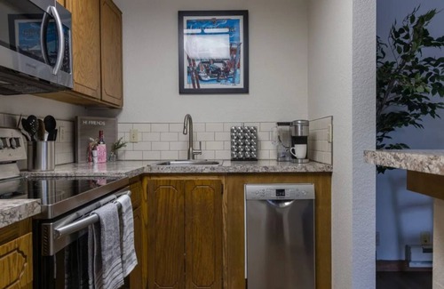 McCall Condo | Cozy McCall Suite Spot: 1-Bedroom with Fireplace & More