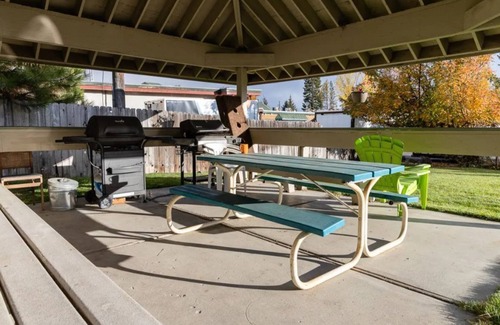McCall Condo | Cozy McCall Suite Spot: 1-Bedroom with Fireplace & More