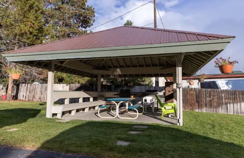 McCall Condo | Cozy McCall Suite Spot: 1-Bedroom with Fireplace & More