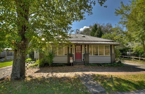 Williamstown House | Cozy Retreat at Mccaysville River House - Family Friendly Escape