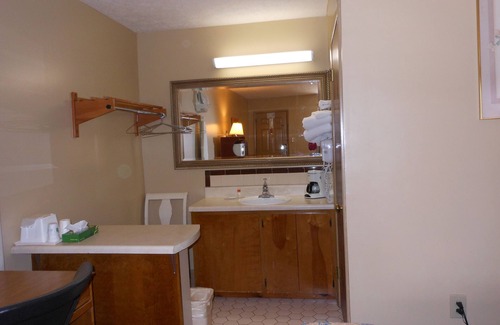 Fort Mc Clellan Hotel | Comfortable Stay at McClellan Inn Anniston with Breakfast