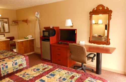 Fort Mc Clellan Hotel | Comfortable McClellan Inn: Family-Friendly with Hot Tub