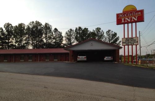 Fort Mc Clellan Hotel | Comfortable McClellan Inn: Family-Friendly with Hot Tub