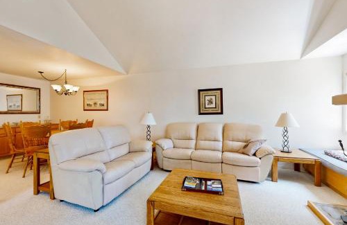 Incline Village House | Family-Friendly Getaway at McCloud 176 with Pool & Hot Tub