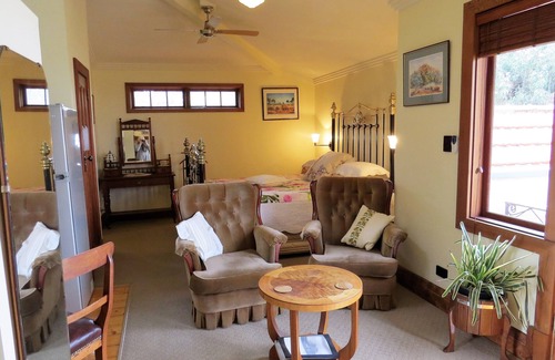 Port Noarlunga Hotel | McCloud House: Guest Rated 9.8 with Family-Friendly Amenities