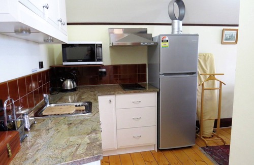 Port Noarlunga Hotel | McCloud House: Guest Rated 9.8 with Family-Friendly Amenities