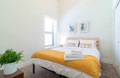 Near South Side Apartment | McCormick Place: 3BR Downtown Retreat with Optional Parking