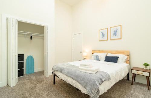 Near South Side Apartment | McCormick Place: 3BR Downtown Retreat with Optional Parking