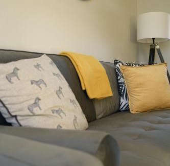 Glasgow House | Welcoming McCracken House: Pet and Child Friendly Stays