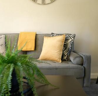 Glasgow House | Welcoming McCracken House: Pet and Child Friendly Stays