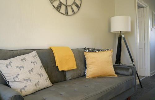Glasgow House | Welcoming McCracken House: Pet and Child Friendly Stays
