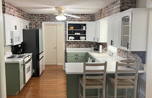 Ooltewah Other | Relax at McDaniel Farmhouse: Pool & Hot Tub Haven