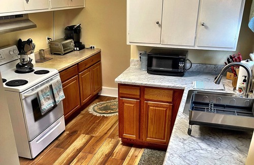 Wilmington Apartment | McDaniel’s Corner charming 1-bedroom with WiFi, AC in gorgeous Wilmington