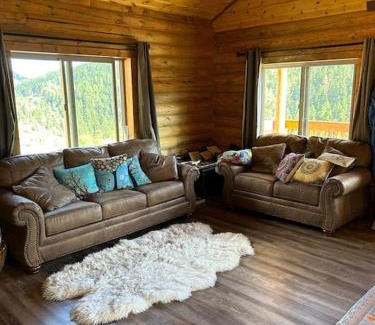 Gardiner House | Cozy McDonald Cabin #1 Adjacent to Yellowstone Park