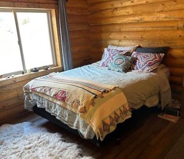 Gardiner House | Cozy McDonald Cabin #1 Adjacent to Yellowstone Park