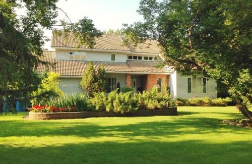 Drumheller Bed & Breakfast | Discover McDougall Lane Bed & Breakfast: Family Friendly Getaway