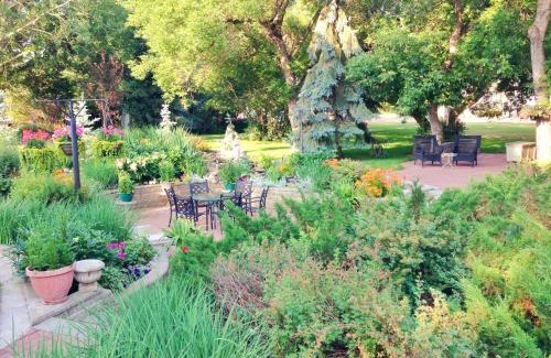 Drumheller Bed & Breakfast | Discover McDougall Lane Bed & Breakfast: Family Friendly Getaway