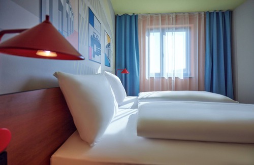Nordbahnhof Hotel | Comfortable ibis Stuttgart City: Family-Friendly with Breakfast