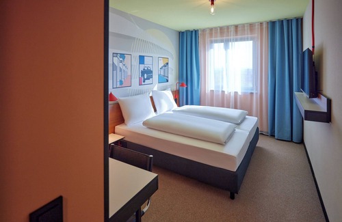 Nordbahnhof Hotel | Comfortable ibis Stuttgart City: Family-Friendly with Breakfast