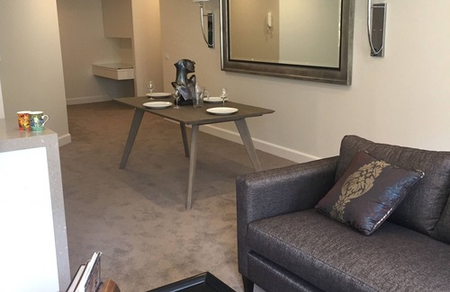 East Melbourne Apartment | Prime Location Near MCG and Rod Laver with Pool Access