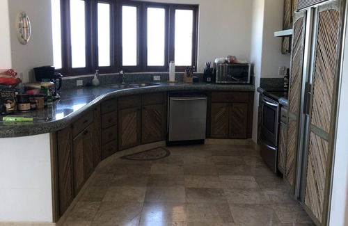 Pescadero House | Beachfront McGann Estate Resort: Two Houses, Sleeps 14