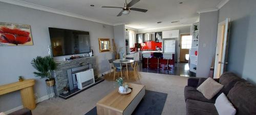 Broken Hill House | McGowen st accommodation