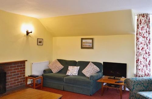 Straiton House | Experience Comfort at McIntyre Cottage - Pet & Child Friendly
