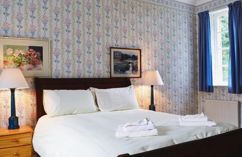 Straiton House | Experience Comfort at McIntyre Cottage - Pet & Child Friendly